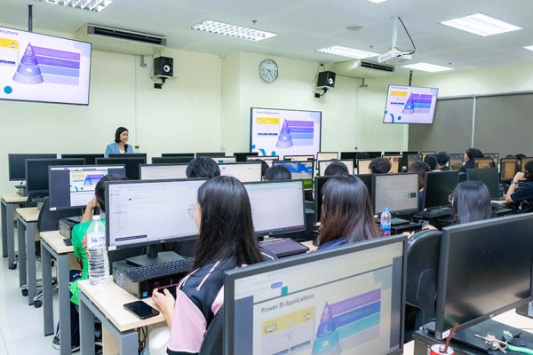 คณะวิทยาศาสตร์ประยุกต์ จัดการอบรมเชิงปฏิบัติการ Power BI for Education 