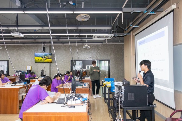 โครงการห้องเรียนนวัตกรรมและวิทยาศาสตร์ประยุกต์ จัดอบรมเชิงปฏิบัติการ กลศาสตร์ Thinker Bell 