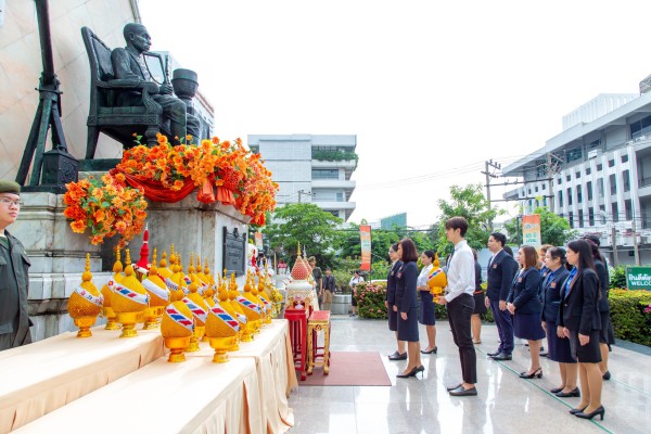 คณะวิทยาศาสตร์ประยุกต์ วางพานพุ่มถวายราชสักการะพระบรมราชานุสาวรีย์ รัชกาลที่ 4