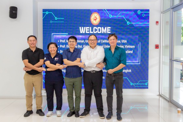 คณะวิทยาศาสตร์ประยุกต์ มจพ. ให้การต้อนรับผู้เชี่ยวชาญชาวไทยและชาวต่างประเทศเยี่ยมชมศูนย์เซมิคอนดักเตอร์แห่งชาติ KMUTNB NSTC