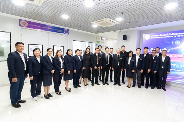 รองนายกรัฐมนตรีและ รมว. กระทรวง อว. เข้าเยี่ยมชมศูนย์ฝึกอบรมด้านเซมิคอนดักเตอร์แห่งชาติ