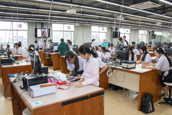 คณะวิทยาศาสตร์ประยุกต์ มจพ. จัดเวิร์กชอป เล่นกับไฟฟ้า เติมความรู้ให้นักเรียนห้องเรียนนวัตกรรม 